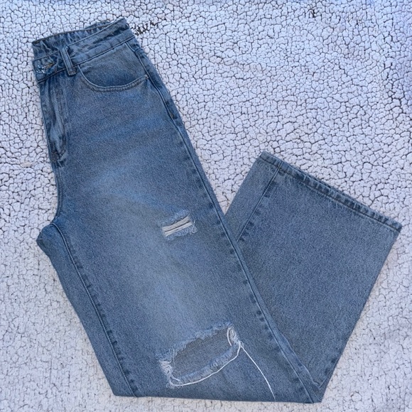 SHEIN | Light-Washed Distressed Oversized High Rise Jeans - Picture 2 of 3